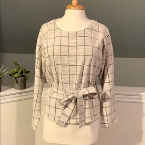 Lightweight pullover top